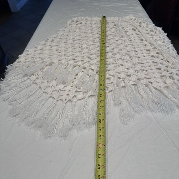Vintage cream crochet  knit fringe poncho cape Christmas tree skirt or shawl S/M - Picture 3 of 6